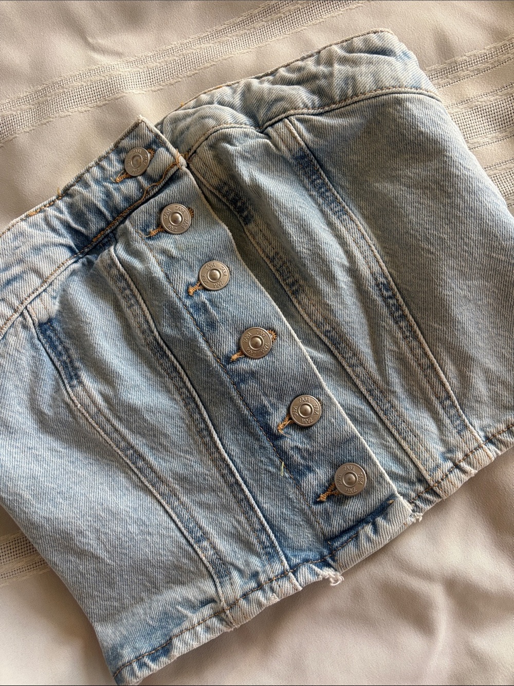 ❤️… Zara Light Wash Denim Button-Front Top